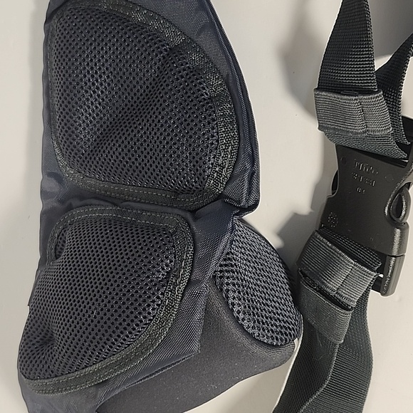 Nike Gray waist pack with water bottle holder- unisex - Picture 7 of 9